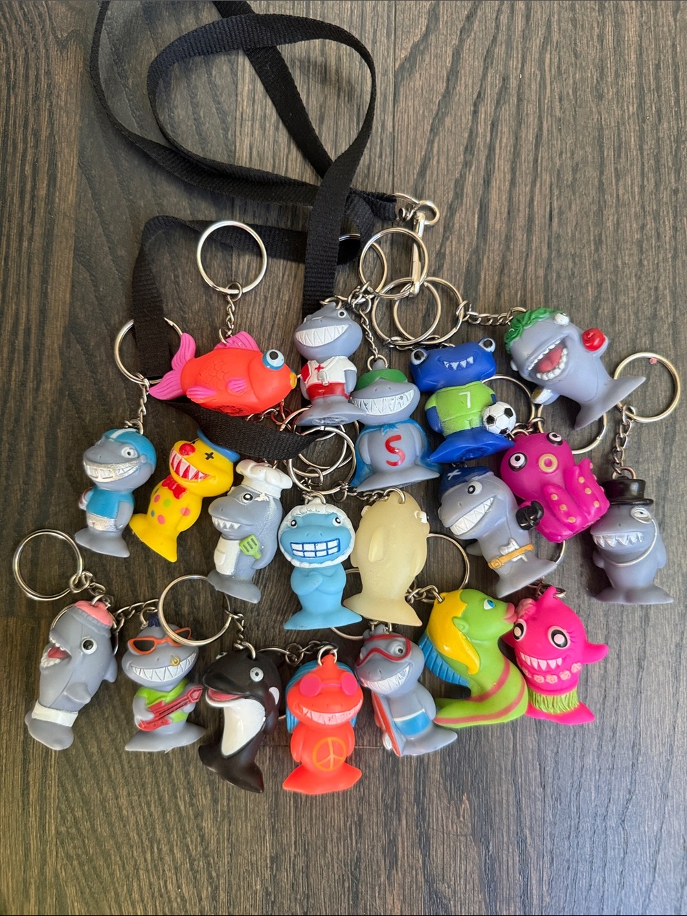 100 Collectible Keychains 1.5” Rubber 3D Key Chains Backpack Prize Favor Animals - Picture 3 of 17